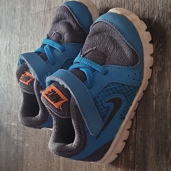 Nike - Picture 2 of 2